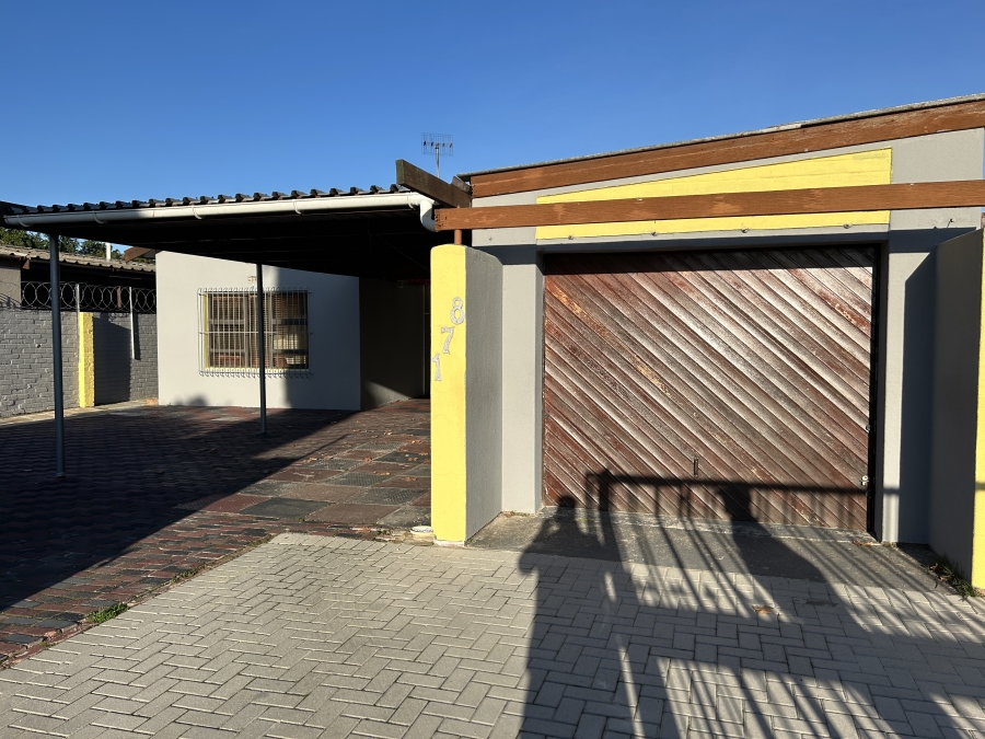 3 Bedroom Property for Sale in Peerless Park West Western Cape